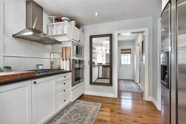 379 Pine Ave, House detached with 3 bedrooms, 2 bathrooms and 2 parking in Oakville ON | Image 3