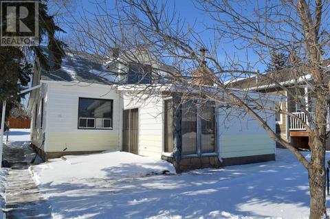 216 Railway Avenue N, House detached with 3 bedrooms, 1 bathrooms and 4 parking in Morrin AB | Card Image