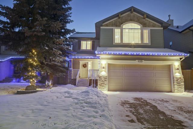 123 Chapala Drive Se, House detached with 4 bedrooms, 3 bathrooms and 2 parking in Calgary AB | Image 1