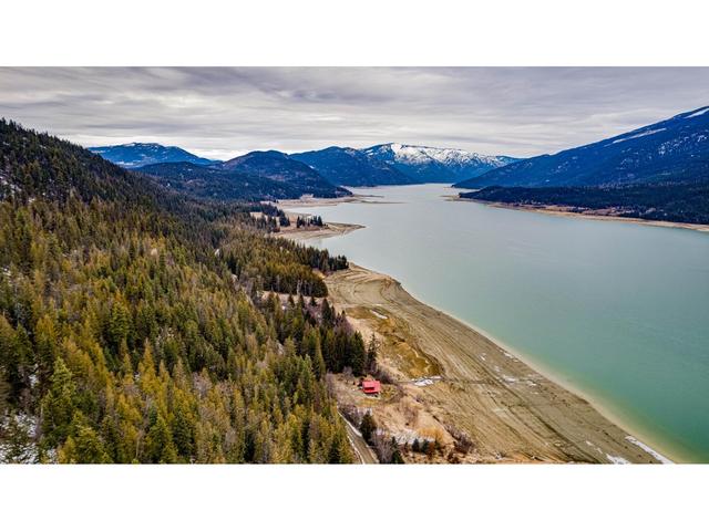 682 Lower Inonoaklin Rd, House detached with 3 bedrooms, 3 bathrooms and 10 parking in Central Kootenay K BC | Image 43