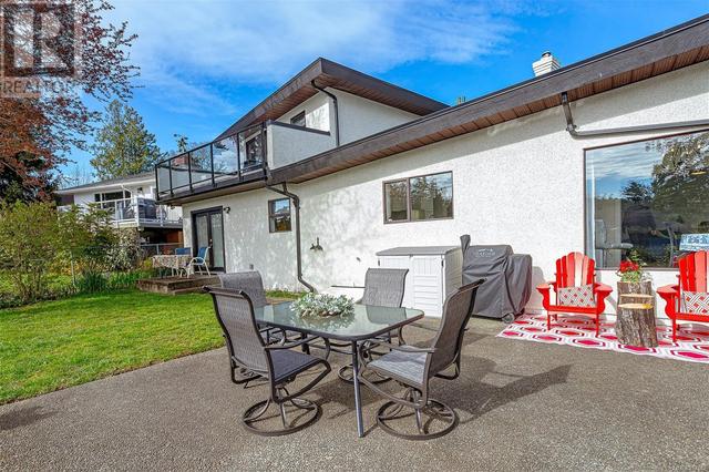 943 Forshaw Rd, House detached with 3 bedrooms, 3 bathrooms and 6 parking in Esquimalt BC | Image 49