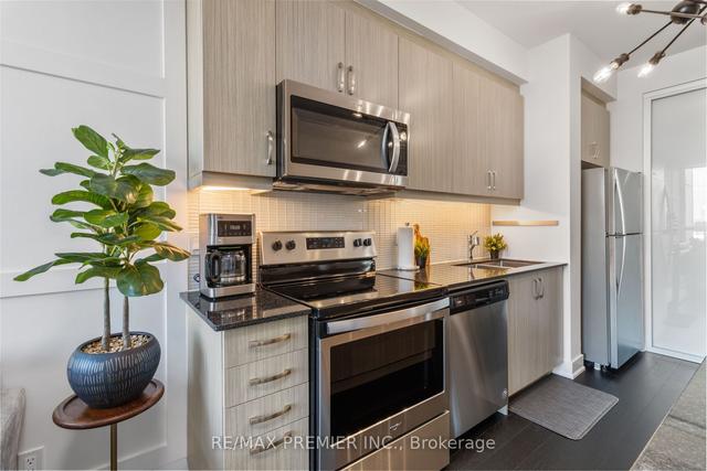 404 - 1486 Bathurst St, Condo with 2 bedrooms, 2 bathrooms and 1 parking in Toronto ON | Image 4