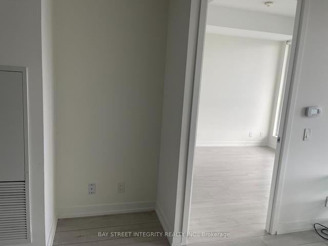 3205 - 5 Buttermill Ave, Condo with 2 bedrooms, 2 bathrooms and 0 parking in Vaughan ON | Image 6