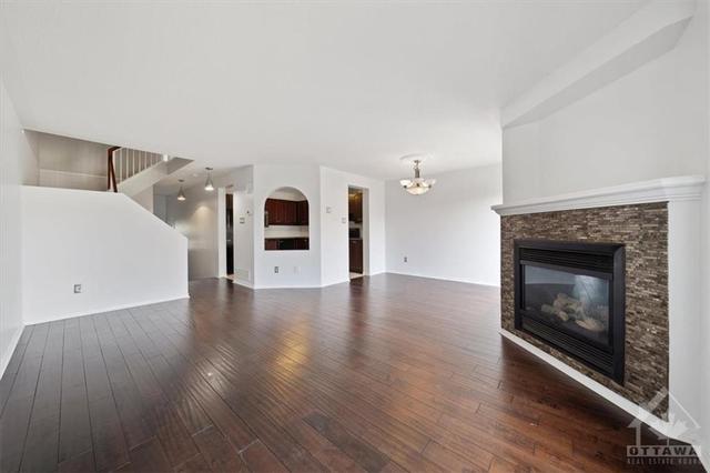 2139 Liska Street, Townhouse with 3 bedrooms, 3 bathrooms and 3 parking in Ottawa ON | Image 4