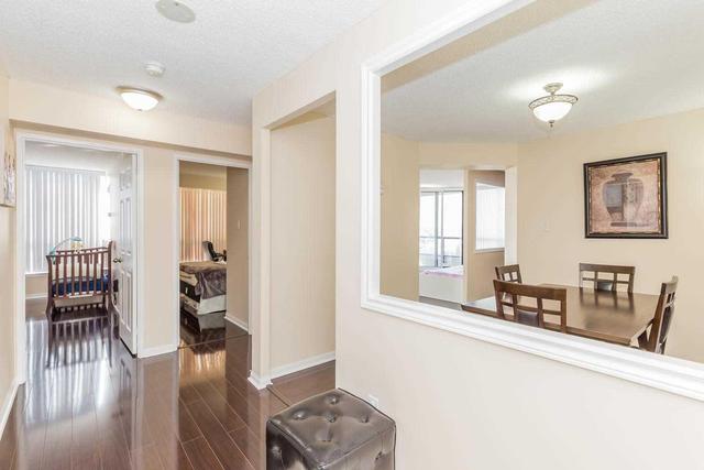 801 - 12 Laurelcrest St, Condo with 2 bedrooms, 2 bathrooms and 3 parking in Brampton ON | Image 3
