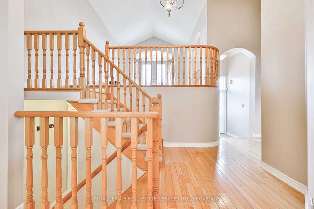 2307 Newcastle Cres, House semidetached with 1 bedrooms, 2 bathrooms and 4 parking in Oakville ON | Image 36