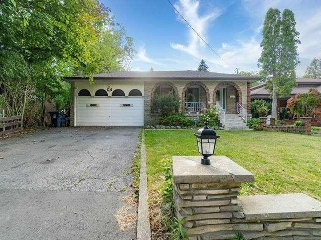 upper - 28 Lesgay Cres, House detached with 3 bedrooms, 1 bathrooms and 4 parking in Toronto ON | Image 1