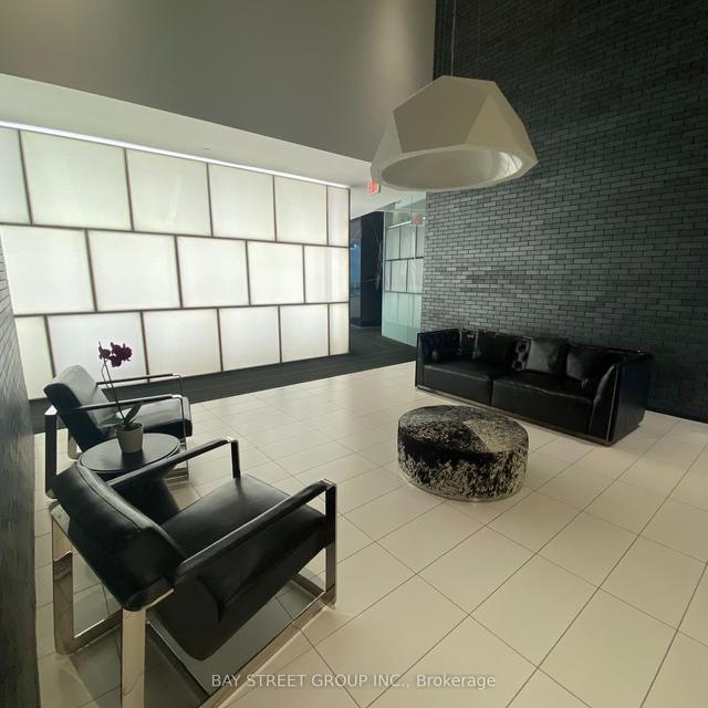 3310 - 125 Peter St, Condo with 1 bedrooms, 1 bathrooms and 0 parking in Toronto ON | Image 14