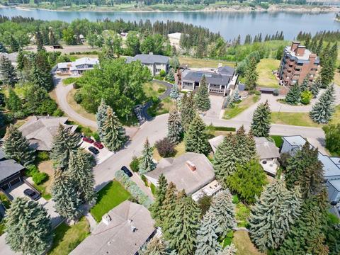 201 Eagle Ridge Drive Sw, House detached with 4 bedrooms, 4 bathrooms and 4 parking in Calgary AB | Card Image