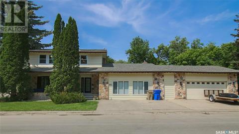 892 Mcniven Avenue, House detached with 5 bedrooms, 4 bathrooms and null parking in Regina SK | Card Image