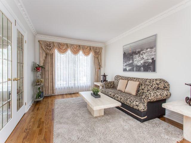 288 Johnston Ave, House detached with 4 bedrooms, 5 bathrooms and 5 parking in Toronto ON | Image 4