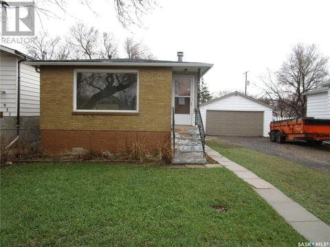 939 Retallack Street, House detached with 3 bedrooms, 1 bathrooms and null parking in Regina SK | Card Image