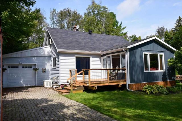 1802 Ridge Rd W, House detached with 3 bedrooms, 2 bathrooms and 4 parking in Oro Medonte ON | Image 2