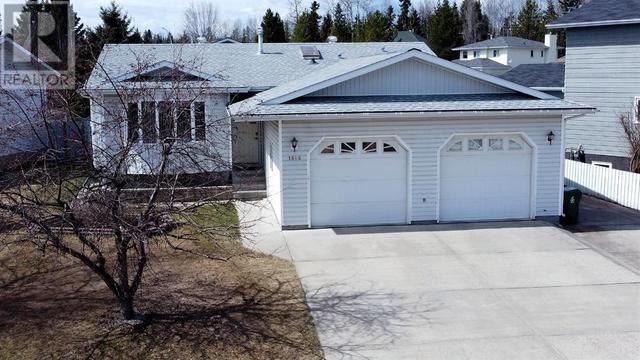 1646 52 Street, House detached with 5 bedrooms, 3 bathrooms and 3 parking in Edson AB | Card Image