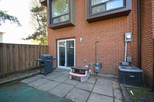 71 Carleton Pl, Townhouse with 3 bedrooms, 2 bathrooms and 2 parking in Brampton ON | Image 30