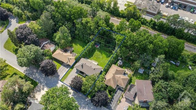 1940 Norwood Avenue, House detached with 4 bedrooms, 2 bathrooms and 6 parking in Ottawa ON | Image 4