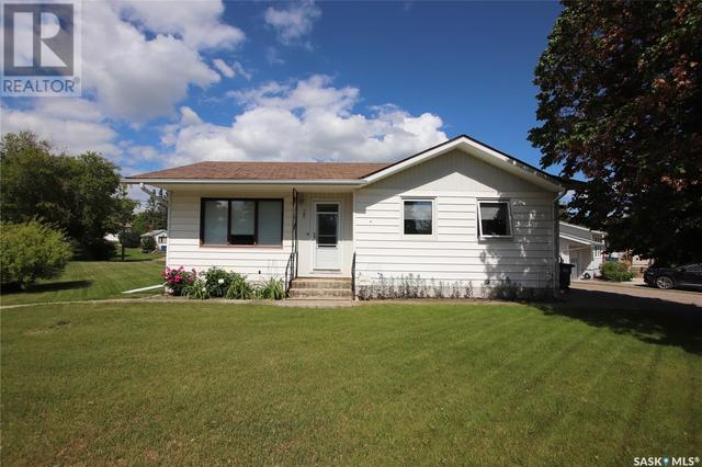 701 4th Avenue, House detached with 2 bedrooms, 2 bathrooms and null parking in Raymore SK | Image 33