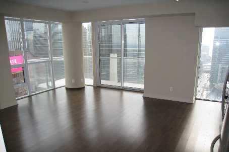 2808 - 126 Simcoe St, Condo with 2 bedrooms, 2 bathrooms and 1 parking in Toronto ON | Image 1