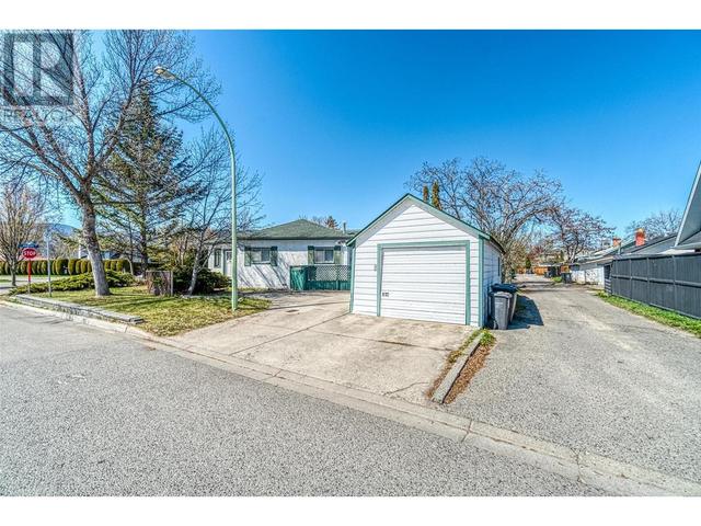 1967 Abbott Street, House detached with 2 bedrooms, 1 bathrooms and 1 parking in Kelowna BC | Image 26