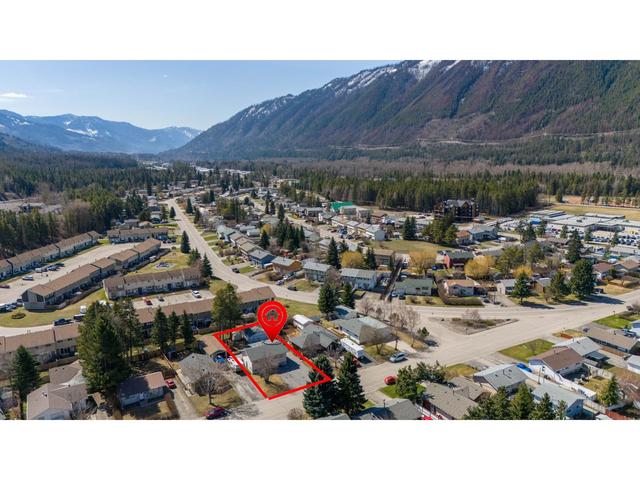 450 White Birch Crescent, House detached with 4 bedrooms, 2 bathrooms and null parking in Sparwood BC | Image 48