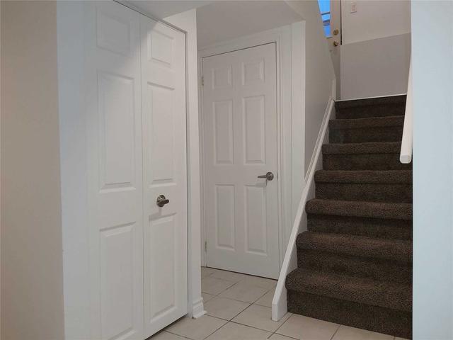 951 Mink St, House semidetached with 1 bedrooms, 1 bathrooms and 1 parking in Pickering ON | Image 2