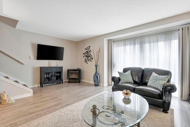 16 - 26 Poplar Dr, Townhouse with 3 bedrooms, 2 bathrooms and 1 parking in Cambridge ON | Image 4