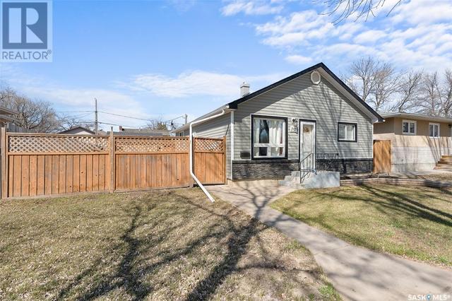 712 Main Street S, House detached with 2 bedrooms, 2 bathrooms and null parking in Moose Jaw SK | Image 34