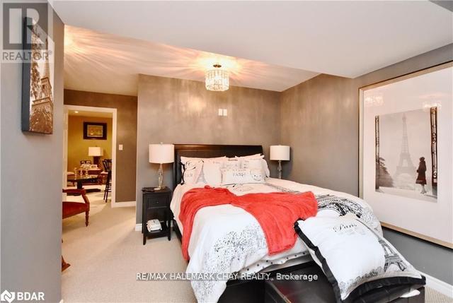 25 Glen Oak Crt, House detached with 2 bedrooms, 3 bathrooms and 9 parking in Barrie ON | Image 13