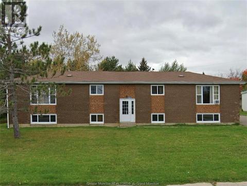 9264 Main St, House other with 8 bedrooms, 4 bathrooms and null parking in Richibucto NB | Card Image