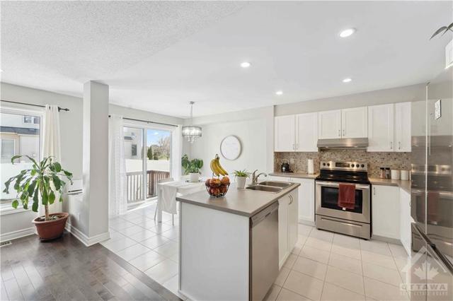 105 Dunforest Terrace, Townhouse with 3 bedrooms, 3 bathrooms and 2 parking in Ottawa ON | Image 7
