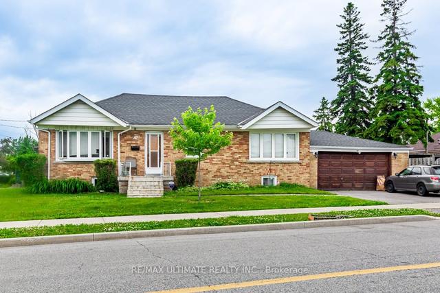43 Dewey Dr, House detached with 3 bedrooms, 2 bathrooms and 4 parking in Toronto ON | Image 1