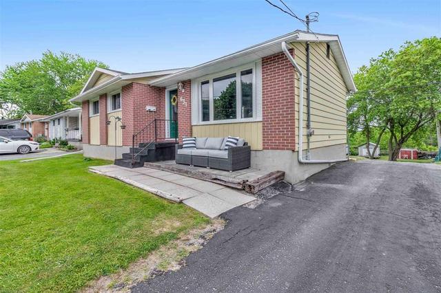 631 Aylmer Crescent, Home with 2 bedrooms, 2 bathrooms and null parking in Kingston ON | Image 1