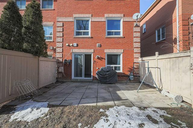102 Leah Cres, Townhouse with 3 bedrooms, 4 bathrooms and 4 parking in Vaughan ON | Image 35