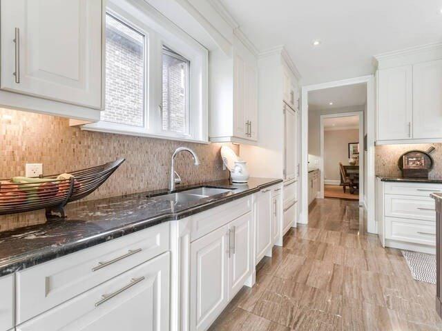 568 Lynd Ave, House detached with 3 bedrooms, 4 bathrooms and 7 parking in Mississauga ON | Image 6