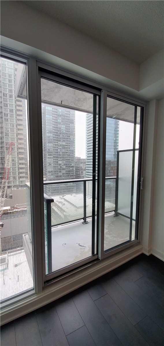 n1703 - 125 Blue Jays Way, Condo with 1 bedrooms, 1 bathrooms and 0 parking in Toronto ON | Image 2