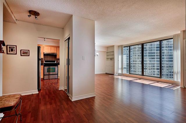 2435 - 33 Harbour Sq W, Condo with 1 bedrooms, 1 bathrooms and 1 parking in Toronto ON | Image 8