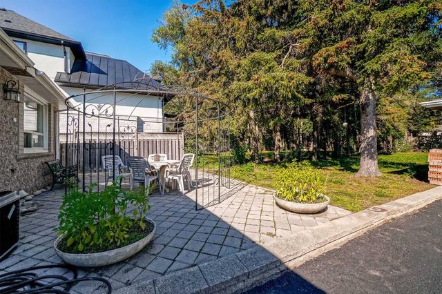 221 Colborne Ave, House detached with 3 bedrooms, 2 bathrooms and 6 parking in Richmond Hill ON | Image 32