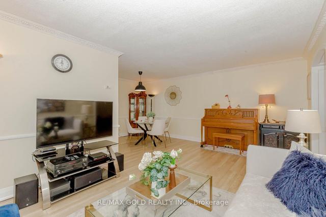 905 - 175 Hilda Ave, Condo with 3 bedrooms, 2 bathrooms and 1 parking in Toronto ON | Image 8