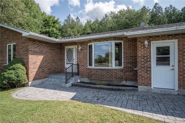 18044 Highway 43 Highway, House detached with 3 bedrooms, 1 bathrooms and 5 parking in North Stormont ON | Image 4