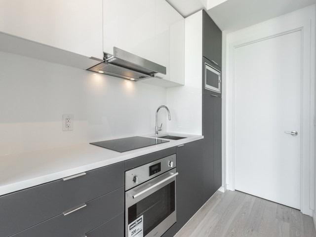 512 - 170 Bayview Ave, Condo with 1 bedrooms, 1 bathrooms and null parking in Toronto ON | Image 3