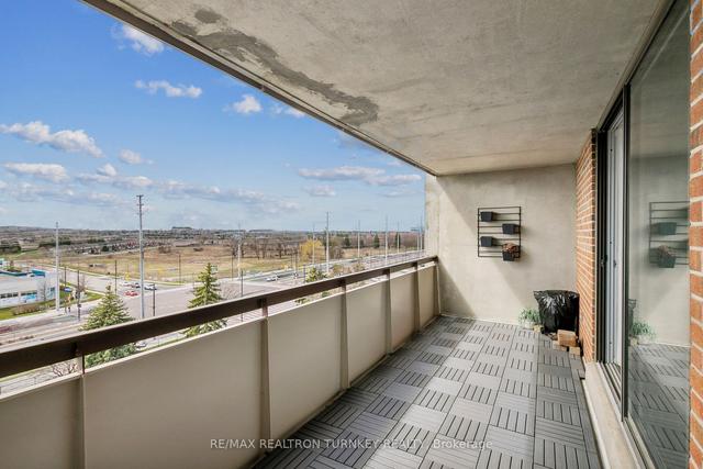 805 - 20 William Roe Blvd, Condo with 3 bedrooms, 2 bathrooms and 1 parking in Newmarket ON | Image 16
