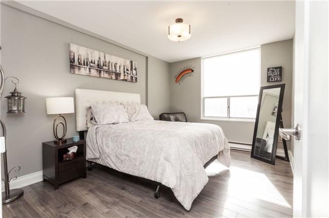1002 - 61 Richview Rd, Condo with 3 bedrooms, 2 bathrooms and 1 parking in Toronto ON | Image 9