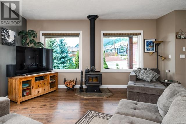493 Mountain View Dr, House detached with 3 bedrooms, 2 bathrooms and 4 parking in Lake Cowichan BC | Image 7