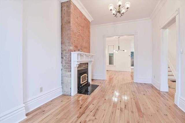 22 Draper St, House attached with 4 bedrooms, 3 bathrooms and null parking in Toronto ON | Image 4