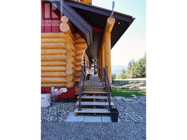 2589 Airstrip Road, House detached with 3 bedrooms, 3 bathrooms and 2 parking in Columbia Shuswap F BC | Image 12