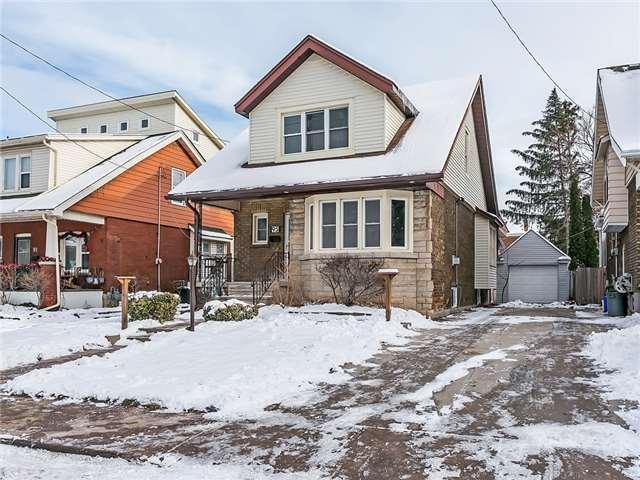 95 Rosslyn Ave S, House detached with 3 bedrooms, 3 bathrooms and 4 parking in Hamilton ON | Image 1