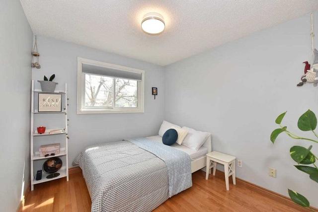 102 Comrie Terr, House detached with 2 bedrooms, 2 bathrooms and 2 parking in Toronto ON | Image 8