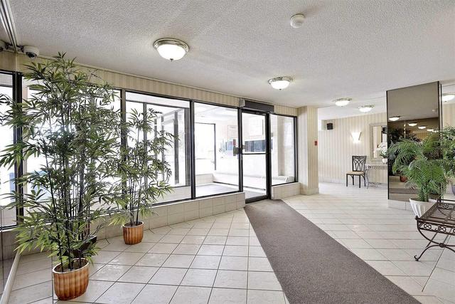 612 - 18 Knightsbridge Rd, Condo with 3 bedrooms, 2 bathrooms and 1 parking in Brampton ON | Image 3