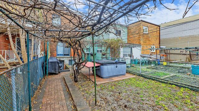 223 Manning Ave, House semidetached with 4 bedrooms, 3 bathrooms and 2 parking in Toronto ON | Image 16
