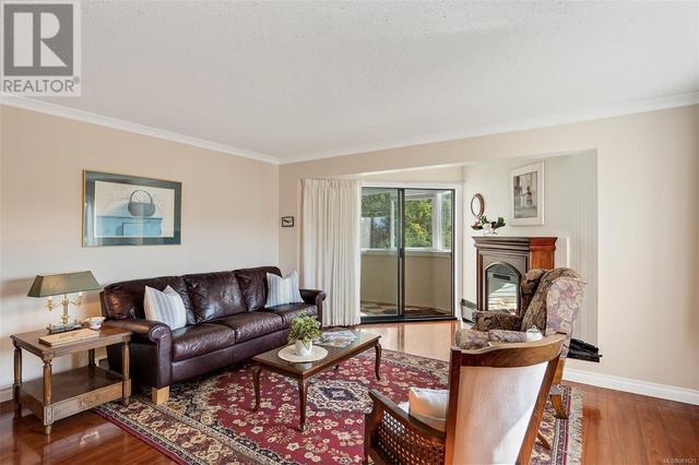 302 - 9900 Fifth St, Condo with 2 bedrooms, 1 bathrooms and 1 parking in Sidney BC | Image 5